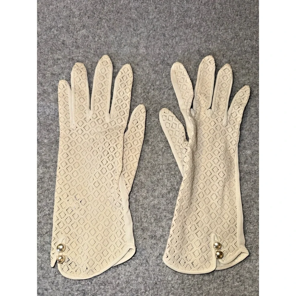 Vintage 1950-60s Lace Crochet Gloves Faux Pearl Button Off White XS-Small Church
